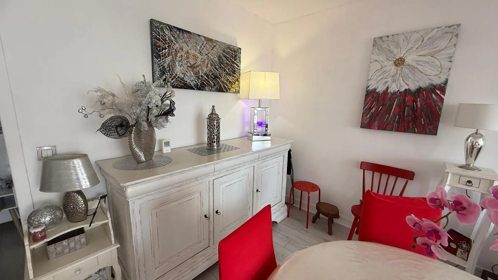 Un Cocon A Deux Pas Du Metro Et Avec Parking Inclus Apartment Paris 0*,  France