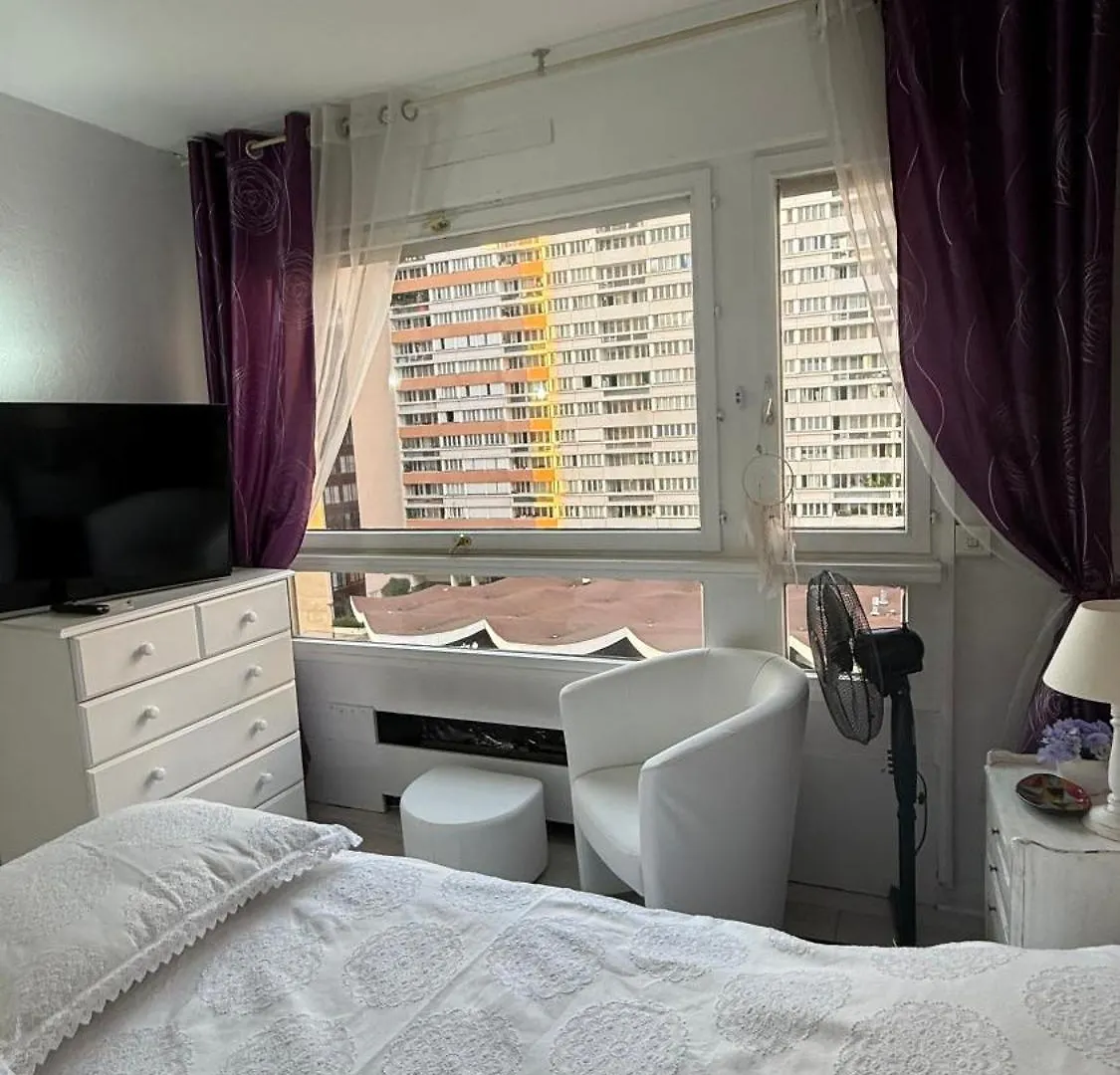 Un Cocon A Deux Pas Du Metro Et Avec Parking Inclus Apartment Paris 0*,  France