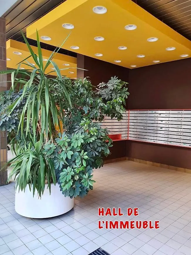Un Cocon A Deux Pas Du Metro Et Avec Parking Inclus Lejlighed Paris