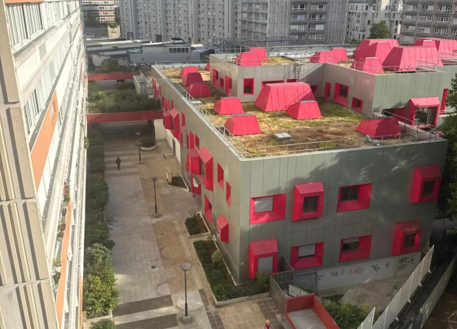 Un Cocon A Deux Pas Du Metro Et Avec Parking Inclus Lejlighed Paris Frankrig